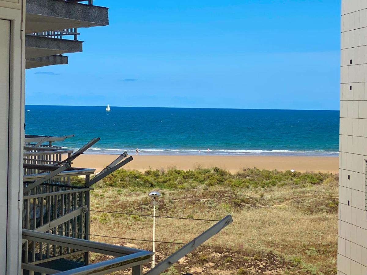 Piso Primera Linea De Playa Laredo Exterior photo